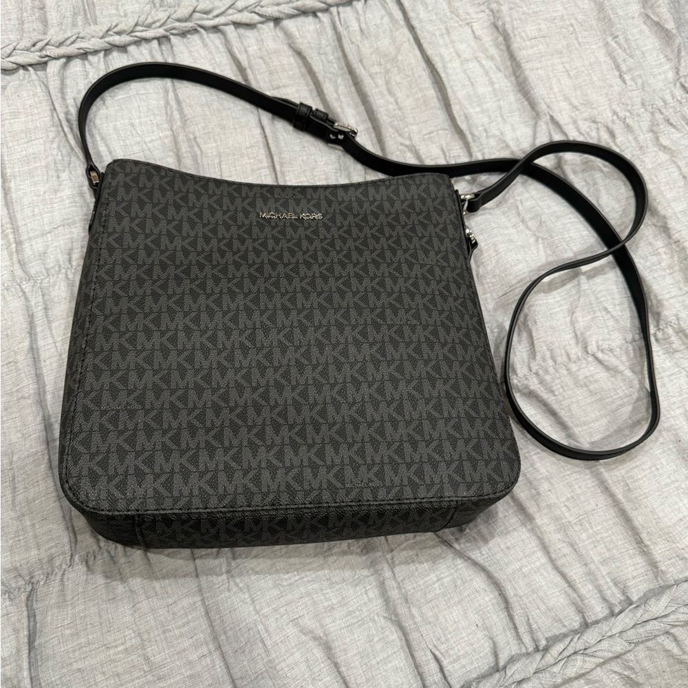 NWT Michael Kors Jet Set Messenger Bag
